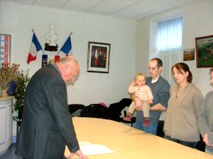 Léa avec ses parents.