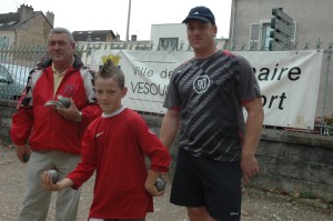 Mariel, Benjamin et Christophe : la ptanque en famille.