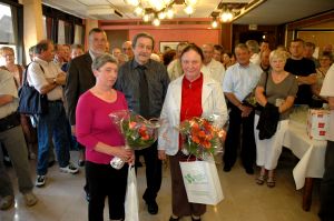 Marie-Josphe Couval ( gauche) lors de la remise des prix au conseil gnral.