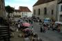 Vide-grenier : une vue d'un partie de la cour de l'abbaye