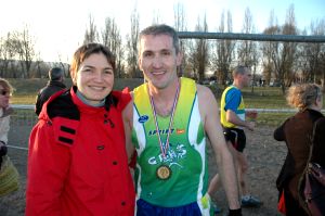 A l'arrive de la course, Claude Ferry t flicit par son amie, Nathalie Bouvier.