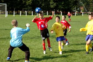 Gaten Saint Jore reprend le ballon de la tte face  Noidans.