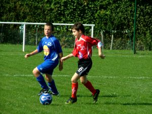 Romain Sekli (à droite) face à un joueur vésulien.