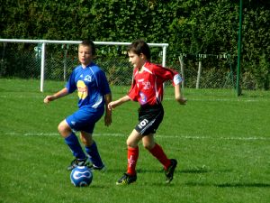 Romain Sekli (à droite) face à un joueur vésulien.