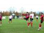 Sam  Peroz a frapp le ballon de la tte.